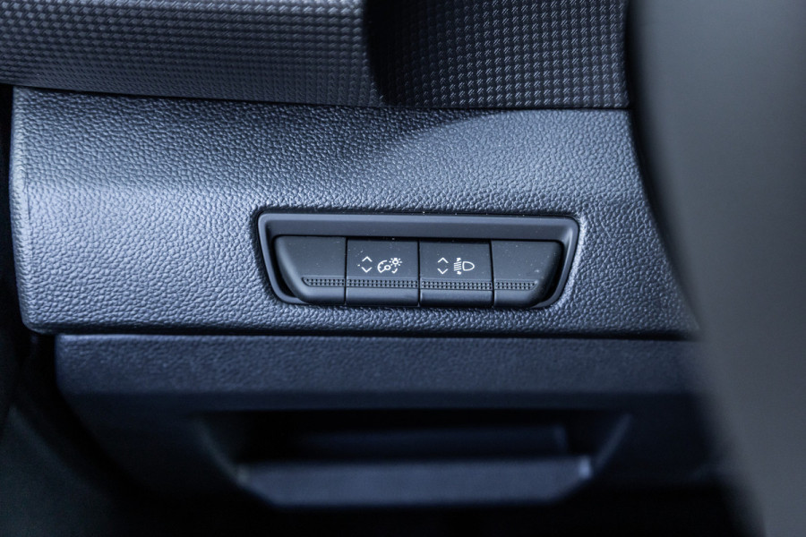 Renault Trafic 2.0 Blue dCi 170 PK L2H1 DC | Dubbel cabine | Camera | CarPlay | Navigatie | Betimmering | Trekhaak | Stoelverwarming | Virtual Cockpit | 5-Zitter| NAP Logisch