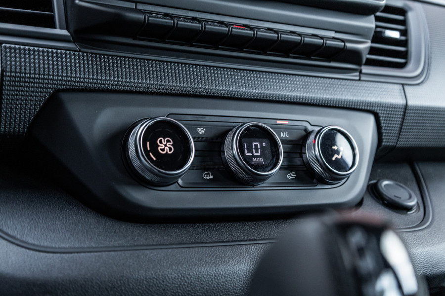 Renault Trafic 2.0 Blue dCi 170 PK L2H1 DC | Dubbel cabine | Camera | CarPlay | Navigatie | Betimmering | Trekhaak | Stoelverwarming | Virtual Cockpit | 5-Zitter| NAP Logisch