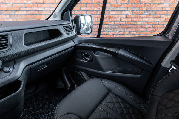 Renault Trafic 2.0 Blue dCi 170 PK L2H1 DC | Dubbel cabine | Camera | CarPlay | Navigatie | Betimmering | Trekhaak | Stoelverwarming | Virtual Cockpit | 5-Zitter| NAP Logisch