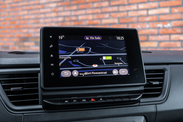 Renault Trafic 2.0 Blue dCi 170 PK L2H1 DC | Dubbel cabine | Camera | CarPlay | Navigatie | Betimmering | Trekhaak | Stoelverwarming | Virtual Cockpit | 5-Zitter| NAP Logisch