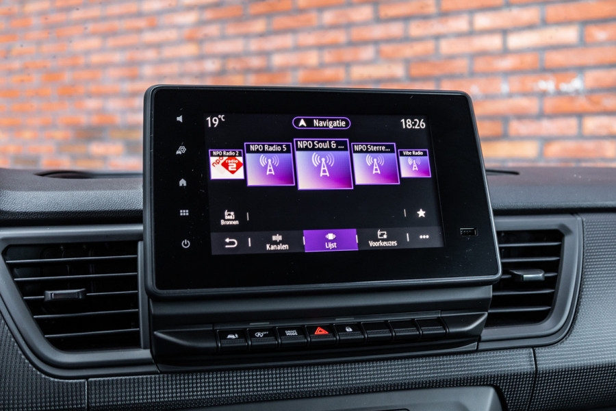 Renault Trafic 2.0 Blue dCi 170 PK L2H1 DC | Dubbel cabine | Camera | CarPlay | Navigatie | Betimmering | Trekhaak | Stoelverwarming | Virtual Cockpit | 5-Zitter| NAP Logisch