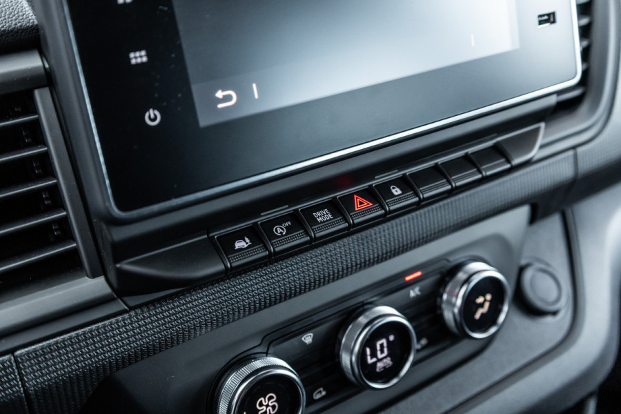 Renault Trafic 2.0 Blue dCi 170 PK L2H1 DC | Dubbel cabine | Camera | CarPlay | Navigatie | Betimmering | Trekhaak | Stoelverwarming | Virtual Cockpit | 5-Zitter| NAP Logisch