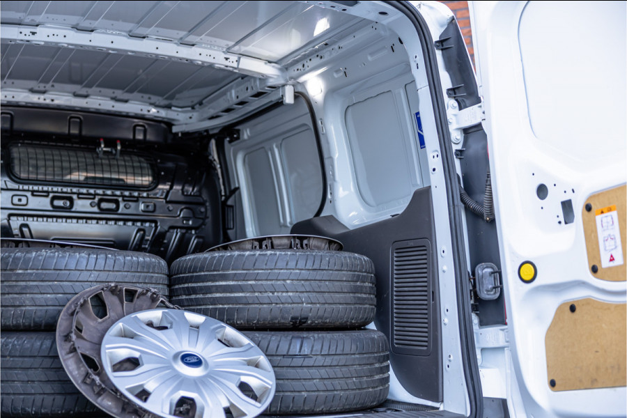 Ford Transit Connect 1.0 Ecoboost L2 | Cruise control | 3-Zitter | Stoelverwarming | PDC V+A | MF Stuur | Airco | Trekhaak | Elek spiegels | DAB | Nieuwe APK