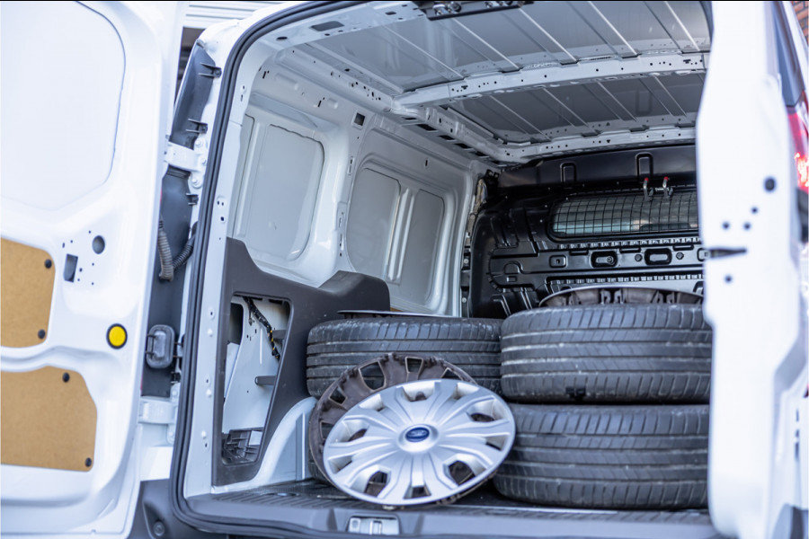 Ford Transit Connect 1.0 Ecoboost L2 | Cruise control | 3-Zitter | Stoelverwarming | PDC V+A | MF Stuur | Airco | Trekhaak | Elek spiegels | DAB | Nieuwe APK