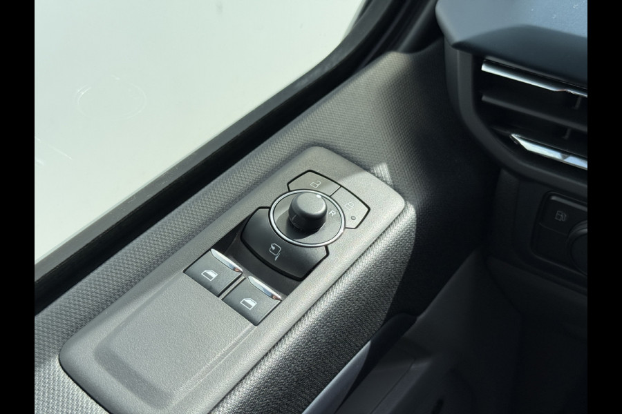 Ford Tourneo Custom 233PK PHEV Prijs Incl. BPM Excl. BTW Automaat 8-Personen Automaat LED B&O Audio Lichtmetalen Velgen PDC Carplay Camera Parkeersensoren Cruise Control
