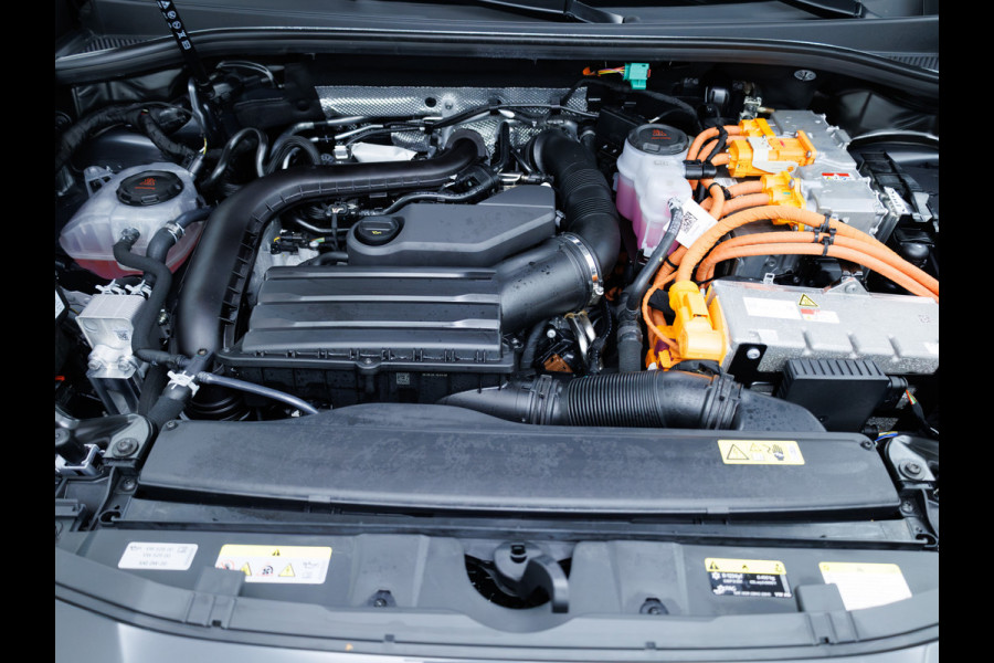 CUPRA Terramar 1.5 TSI e-Hybrid Business| Memory | HuD | 360 Camera | Full Led | Ergo active stoel | Elec. klep | Adap. cruise | Navigatie, Apple carplay/Android auto, Stoel- & Stuurverwarming, All season banden