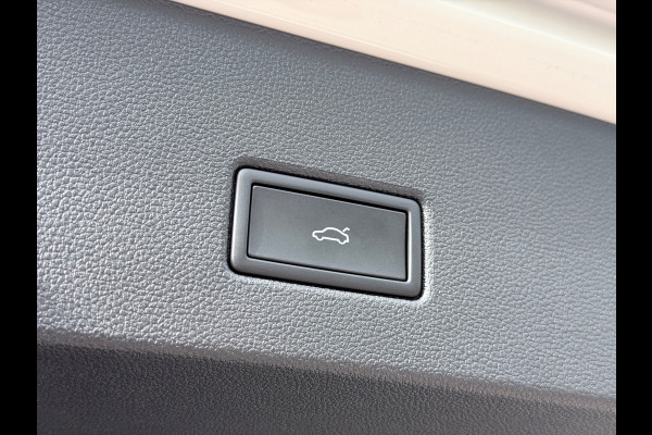 Volkswagen T-Roc 1.5 TSI R-Line Pano/Keyless/Camera