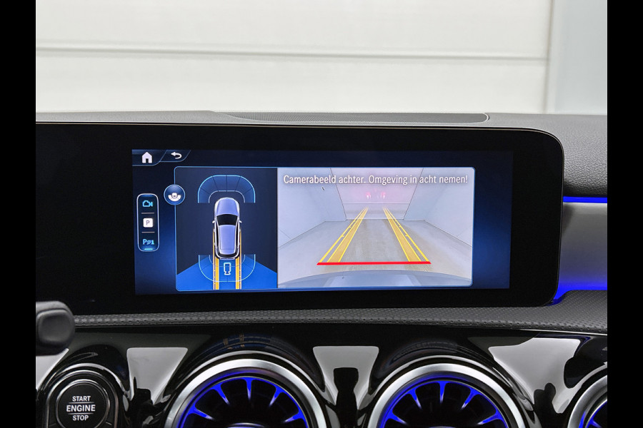 Mercedes-Benz A-Klasse 250 e AMG Plug-In Hybride AMG Line | Night Pakket | 19 Inch AMG Velgen | Parkeerpakket met achteruitrijcamera | Ledkoplampen. Inclusief 24 maanden Mercedes-Benz Certified garantie voor Europa.
