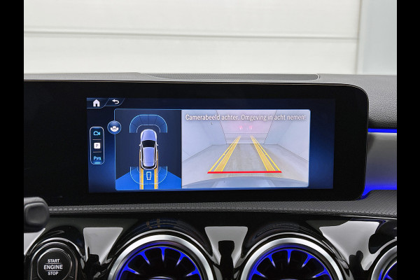 Mercedes-Benz A-Klasse 250 e AMG Plug-In Hybride AMG Line | Night Pakket | 19 Inch AMG Velgen | Parkeerpakket met achteruitrijcamera | Ledkoplampen. Inclusief 24 maanden Mercedes-Benz Certified garantie voor Europa.
