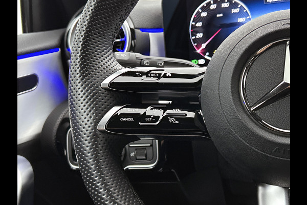 Mercedes-Benz A-Klasse 250 e AMG Plug-In Hybride AMG Line | Night Pakket | 19 Inch AMG Velgen | Parkeerpakket met achteruitrijcamera | Ledkoplampen. Inclusief 24 maanden Mercedes-Benz Certified garantie voor Europa.