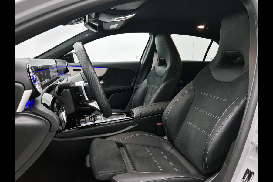 Mercedes-Benz A-Klasse 250 e AMG Plug-In Hybride AMG Line | Night Pakket | 19 Inch AMG Velgen | Parkeerpakket met achteruitrijcamera | Ledkoplampen. Inclusief 24 maanden Mercedes-Benz Certified garantie voor Europa.