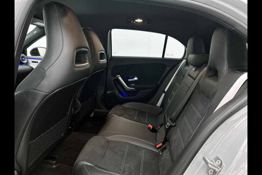 Mercedes-Benz A-Klasse 250 e AMG Plug-In Hybride AMG Line | Night Pakket | 19 Inch AMG Velgen | Parkeerpakket met achteruitrijcamera | Ledkoplampen. Inclusief 24 maanden Mercedes-Benz Certified garantie voor Europa.