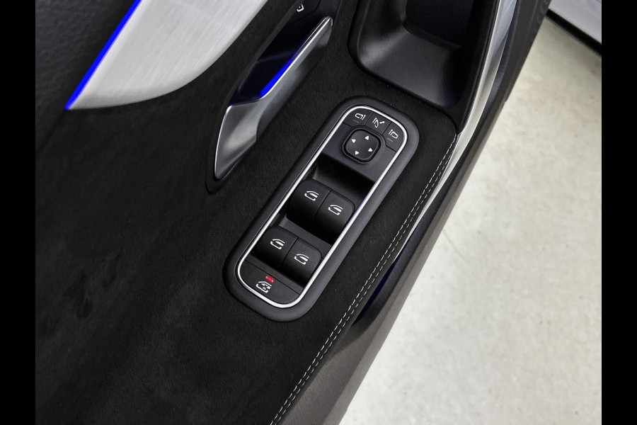 Mercedes-Benz A-Klasse 250 e AMG Plug-In Hybride AMG Line | Night Pakket | 19 Inch AMG Velgen | Parkeerpakket met achteruitrijcamera | Ledkoplampen. Inclusief 24 maanden Mercedes-Benz Certified garantie voor Europa.