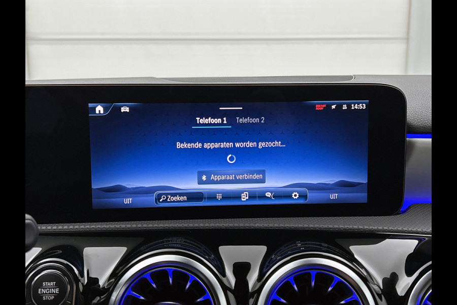 Mercedes-Benz A-Klasse 250 e AMG Plug-In Hybride AMG Line | Night Pakket | 19 Inch AMG Velgen | Parkeerpakket met achteruitrijcamera | Ledkoplampen. Inclusief 24 maanden Mercedes-Benz Certified garantie voor Europa.