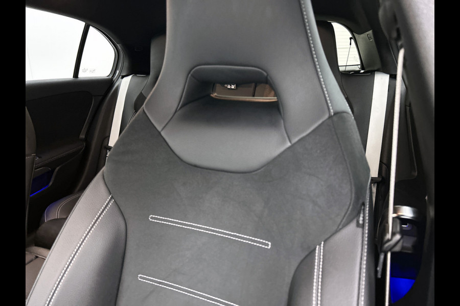 Mercedes-Benz A-Klasse 250 e AMG Plug-In Hybride AMG Line | Night Pakket | 19 Inch AMG Velgen | Parkeerpakket met achteruitrijcamera | Ledkoplampen. Inclusief 24 maanden Mercedes-Benz Certified garantie voor Europa.