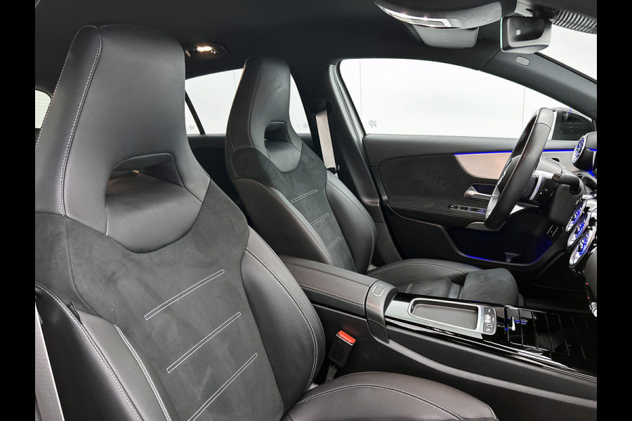 Mercedes-Benz A-Klasse 250 e AMG Plug-In Hybride AMG Line | Night Pakket | 19 Inch AMG Velgen | Parkeerpakket met achteruitrijcamera | Ledkoplampen. Inclusief 24 maanden Mercedes-Benz Certified garantie voor Europa.