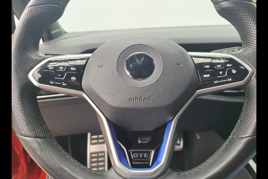 Volkswagen Golf 1.4 eHybrid GTE Black Style* ParkeerCamera * Side Assist * Stuurverwarming *