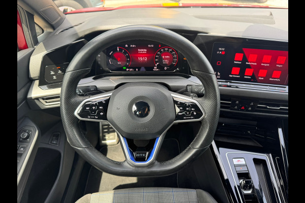 Volkswagen Golf 1.4 eHybrid GTE Black Style* ParkeerCamera * Side Assist * Stuurverwarming *