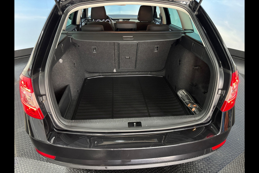 Škoda Octavia Combi 1.0 TSI Greentech Business Edition, Carplay, Navi