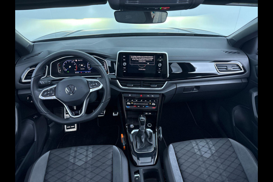 Volkswagen T-Roc 1.5 TSI R-Line Edition 150 PK DSG | Verlangde garantie | Panorama dak | Matrix koplampen | Trekhaak | Keyless |