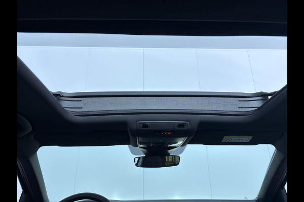 Volkswagen T-Roc 1.5 TSI R-Line Edition 150 PK DSG | Verlangde garantie | Panorama dak | Matrix koplampen | Trekhaak | Keyless |
