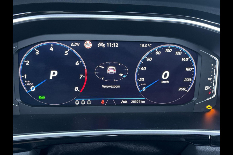 Volkswagen T-Roc 1.5 TSI R-Line Edition 150 PK DSG | Verlangde garantie | Panorama dak | Matrix koplampen | Trekhaak | Keyless |