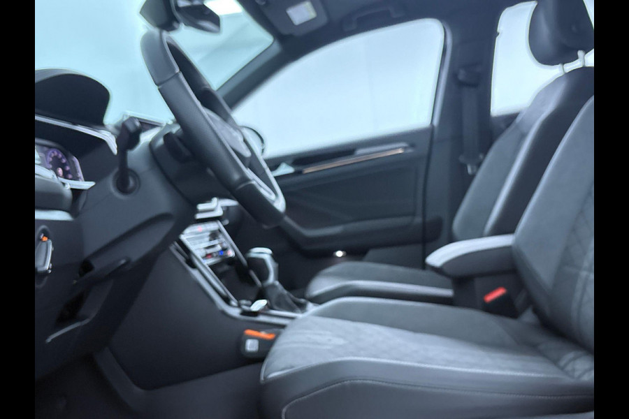 Volkswagen T-Roc 1.5 TSI R-Line Edition 150 PK DSG | Verlangde garantie | Panorama dak | Matrix koplampen | Trekhaak | Keyless |