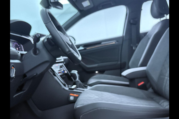 Volkswagen T-Roc 1.5 TSI R-Line Edition 150 PK DSG | Verlangde garantie | Panorama dak | Matrix koplampen | Trekhaak | Keyless |
