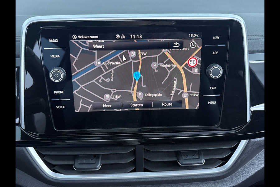 Volkswagen T-Roc 1.5 TSI R-Line Edition 150 PK DSG | Verlangde garantie | Panorama dak | Matrix koplampen | Trekhaak | Keyless |