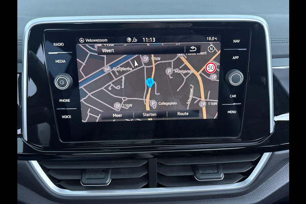 Volkswagen T-Roc 1.5 TSI R-Line Edition 150 PK DSG | Verlangde garantie | Panorama dak | Matrix koplampen | Trekhaak | Keyless |