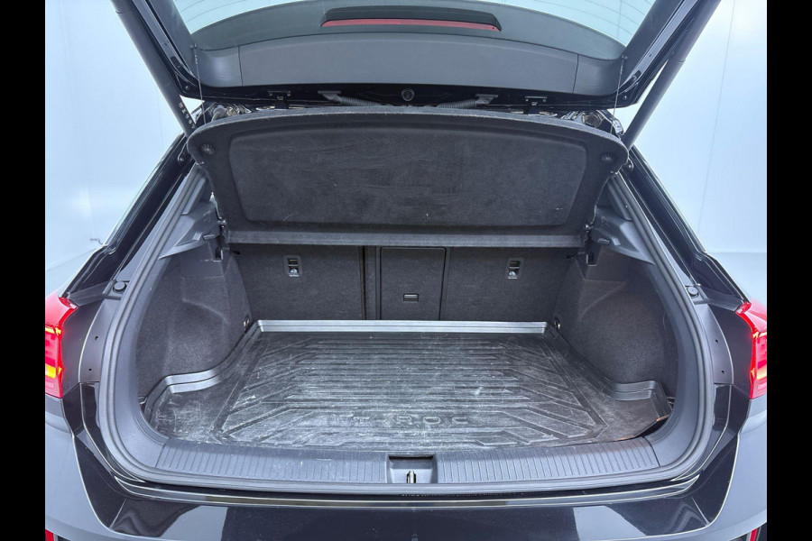 Volkswagen T-Roc 1.5 TSI R-Line Edition 150 PK DSG | Verlangde garantie | Panorama dak | Matrix koplampen | Trekhaak | Keyless |