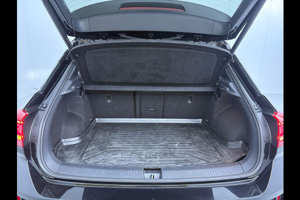 Volkswagen T-Roc 1.5 TSI R-Line Edition 150 PK DSG | Verlangde garantie | Panorama dak | Matrix koplampen | Trekhaak | Keyless |