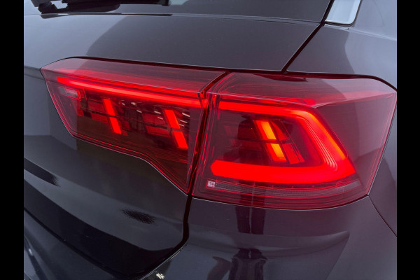 Volkswagen T-Roc 1.5 TSI R-Line Edition 150 PK DSG | Verlangde garantie | Panorama dak | Matrix koplampen | Trekhaak | Keyless |