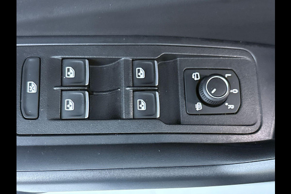 Volkswagen T-Roc 1.5 TSI R-Line Edition 150 PK DSG | Verlangde garantie | Panorama dak | Matrix koplampen | Trekhaak | Keyless |