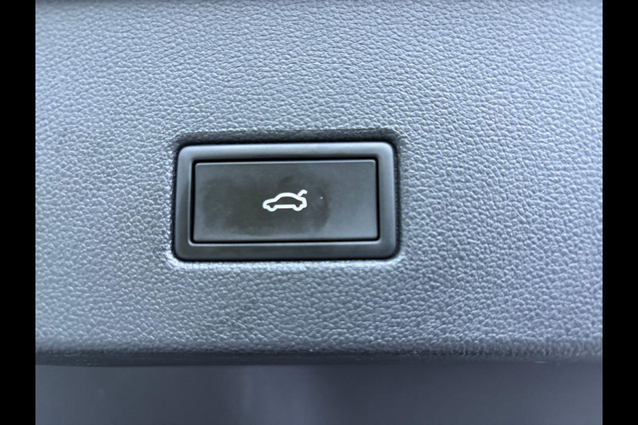 Volkswagen T-Roc 1.5 TSI R-Line Edition 150 PK DSG | Verlangde garantie | Panorama dak | Matrix koplampen | Trekhaak | Keyless |