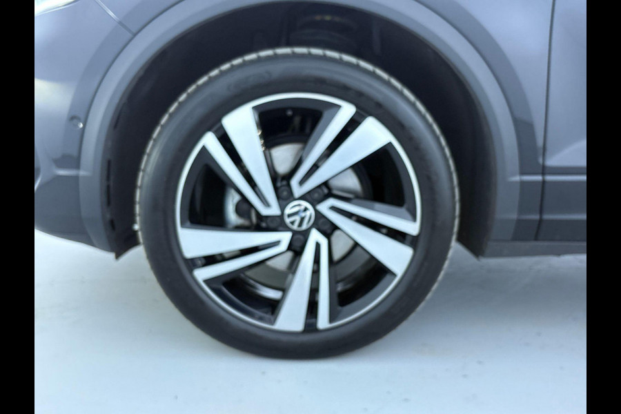 Volkswagen T-Roc 1.5 TSI R-Line Edition 150 PK DSG | Verlangde garantie | Panorama dak | Matrix koplampen | Trekhaak | Keyless |