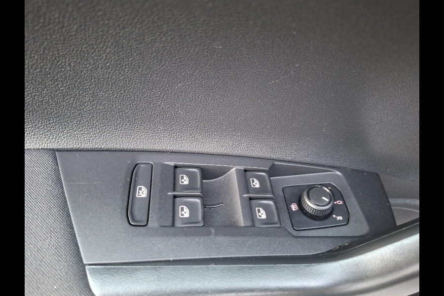 Volkswagen Polo 1.0 TSI Comfortline * Navigatiesysteem * 37.000KM! * Cruise control * LM Velgen *