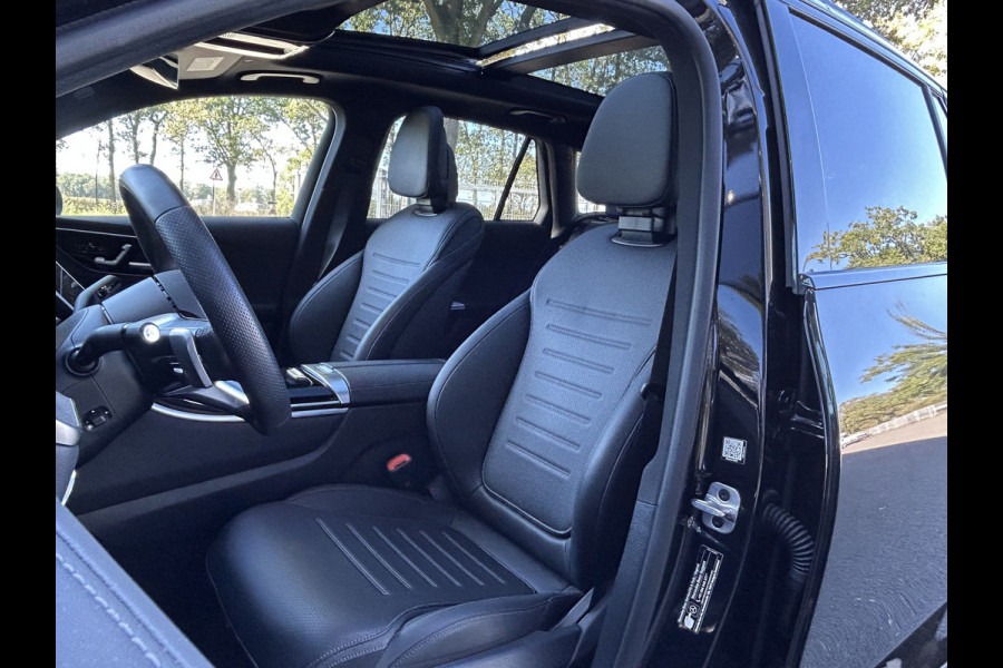 Mercedes-Benz GLC 300e AMG 4Matic // Trekhaak // Memory // 360 Camera // Panoramadak // Digital Light // Night pakket // Keyless // Augmented