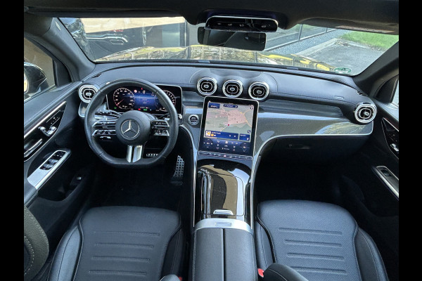 Mercedes-Benz GLC 300e AMG 4Matic // Trekhaak // Memory // 360 Camera // Panoramadak // Digital Light // Night pakket // Keyless // Augmented
