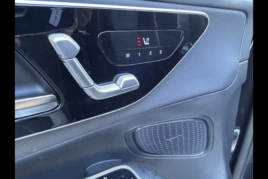 Mercedes-Benz GLC 300e AMG 4Matic // Trekhaak // Memory // 360 Camera // Panoramadak // Digital Light // Night pakket // Keyless // Augmented