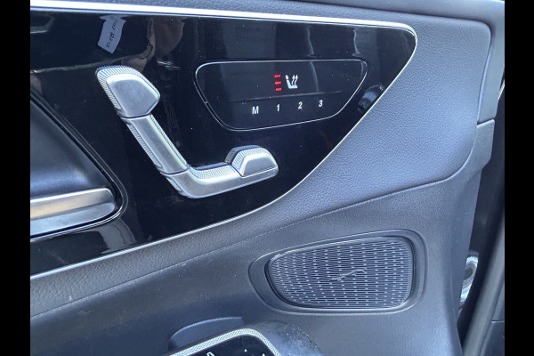 Mercedes-Benz GLC 300e AMG 4Matic // Trekhaak // Memory // 360 Camera // Panoramadak // Digital Light // Night pakket // Keyless // Augmented