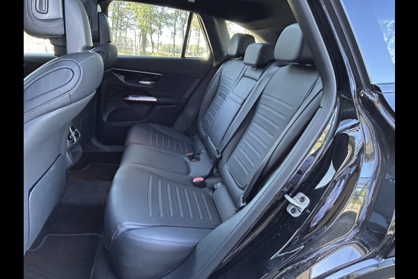 Mercedes-Benz GLC 300e AMG 4Matic // Trekhaak // Memory // 360 Camera // Panoramadak // Digital Light // Night pakket // Keyless // Augmented