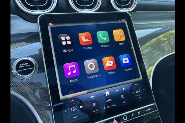 Mercedes-Benz GLC 300e AMG 4Matic // Trekhaak // Memory // 360 Camera // Panoramadak // Digital Light // Night pakket // Keyless // Augmented