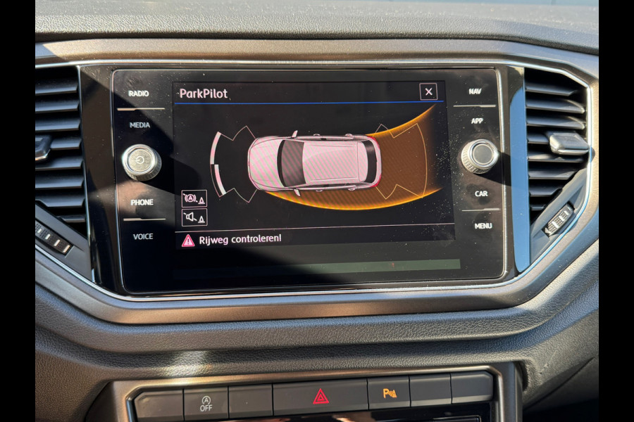 Volkswagen T-Roc 1.0 TSI Style * Navigatiesysteem * Stoelverwarming * Adaptieve Cruise Control * Parkeercamera *
