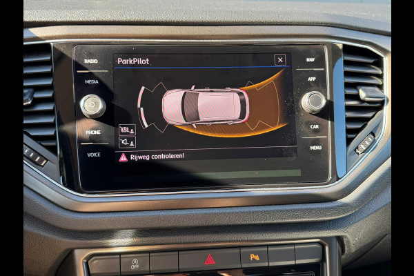 Volkswagen T-Roc 1.0 TSI Style * Navigatiesysteem * Stoelverwarming * Adaptieve Cruise Control * Parkeercamera *