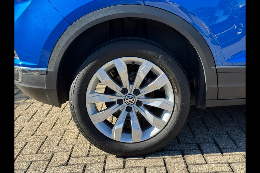 Volkswagen T-Roc 1.0 TSI Style * Navigatiesysteem * Stoelverwarming * Adaptieve Cruise Control * Parkeercamera *