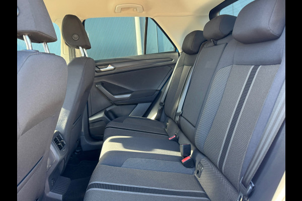 Volkswagen T-Roc 1.0 TSI Style * Navigatiesysteem * Stoelverwarming * Adaptieve Cruise Control * Parkeercamera *