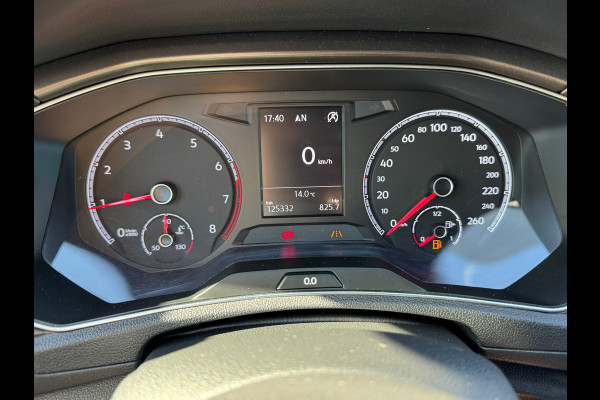 Volkswagen T-Roc 1.0 TSI Style * Navigatiesysteem * Stoelverwarming * Adaptieve Cruise Control * Parkeercamera *