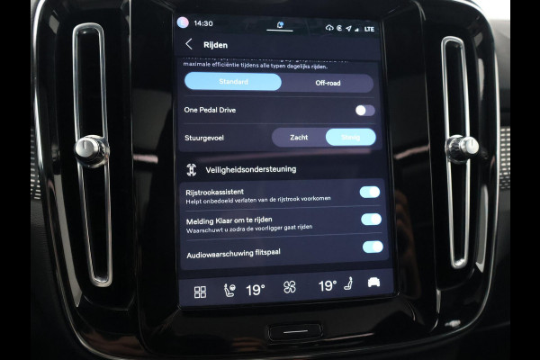 Volvo XC40 RECHARGE P8 408 PK R-DESIGN BTW + PANORAMA | H/K | TREKHAAK | 360 CAMERA | LEDER