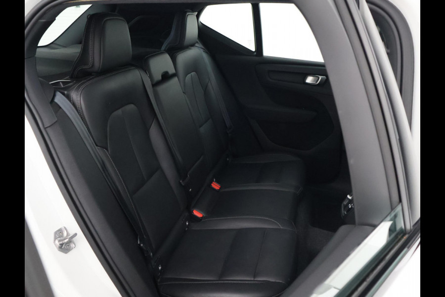 Volvo XC40 RECHARGE P8 408 PK R-DESIGN BTW + PANORAMA | H/K | TREKHAAK | 360 CAMERA | LEDER